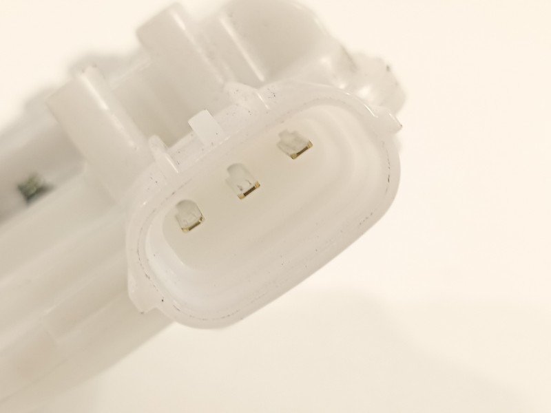 Recambio de cerradura maletero / porton para toyota yaris hsd active referencia OEM IAM 6935002090  