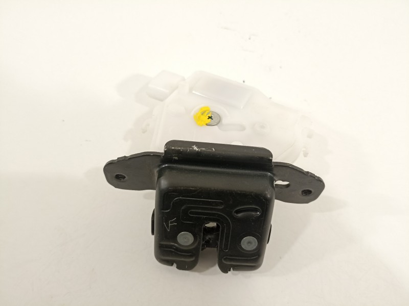 Recambio de cerradura maletero / porton para toyota yaris hsd active referencia OEM IAM 6935002090  