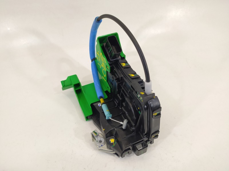 Recambio de cerradura puerta trasera derecha para hyundai tucson style 2wd referencia OEM IAM 81420N7000  