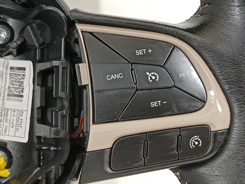 Recambio de volante para jeep renegade deserthawk 4wd referencia OEM IAM 7356613140 71777284 735622856