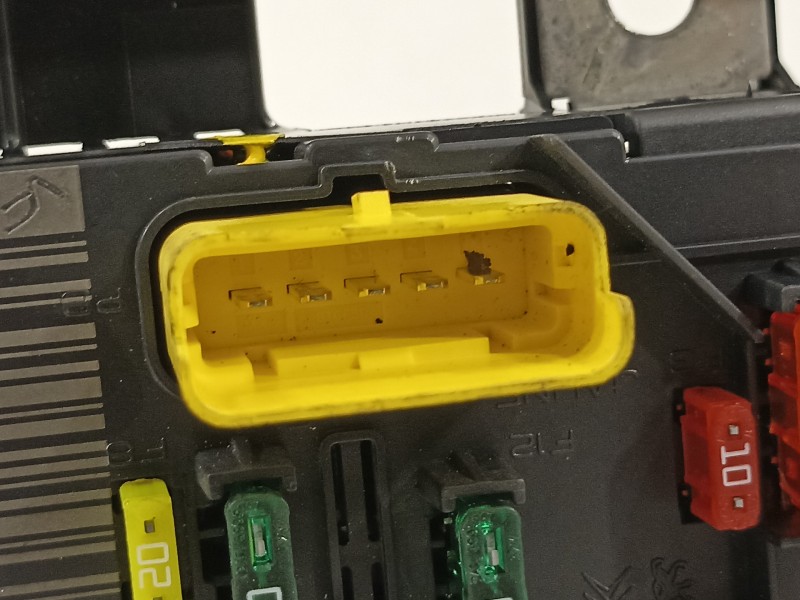 Recambio de caja reles / fusibles para peugeot 207 1.4 16v cat (kfu / et3j4) referencia OEM IAM 9661086980  