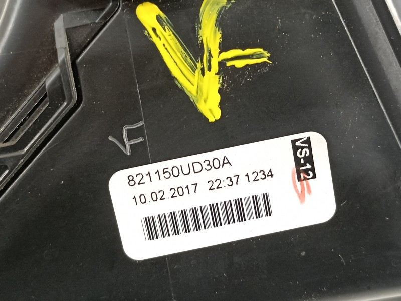 Recambio de caja reles / fusibles para toyota yaris hsd active referencia OEM IAM 821150UD30A  