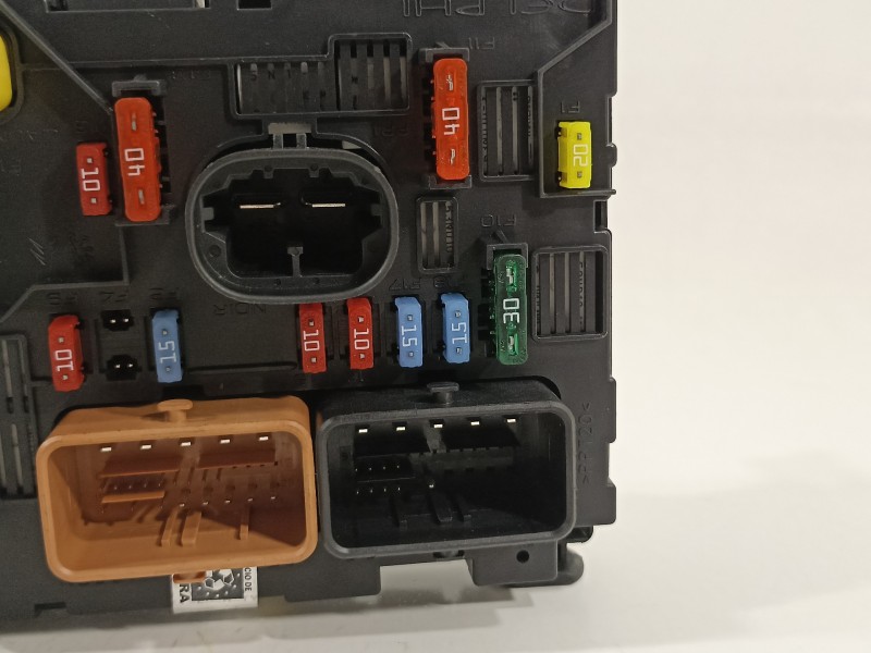 Recambio de caja reles / fusibles para peugeot 207 1.4 16v cat (kfu / et3j4) referencia OEM IAM 9661086980  