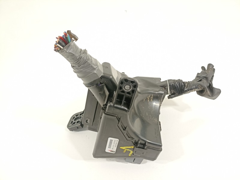 Recambio de caja reles / fusibles para toyota yaris hsd active referencia OEM IAM 821150UD30A  