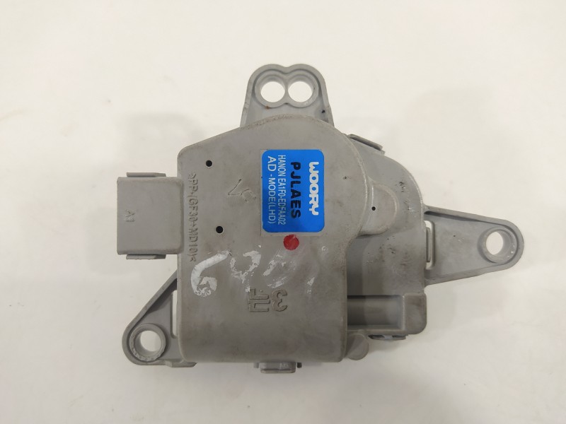 Recambio de motor apertura trampillas climatizador para hyundai tucson style 2wd referencia OEM IAM EA1F0EDFAA02  