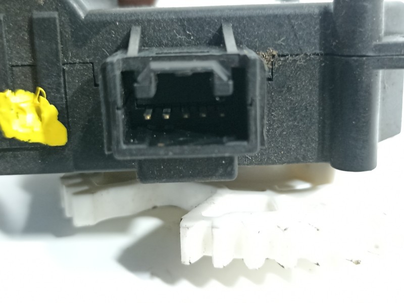 Recambio de motor apertura trampillas climatizador para toyota yaris hsd active referencia OEM IAM CZ1138002800  