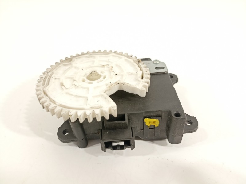 Recambio de motor apertura trampillas climatizador para toyota yaris hsd active referencia OEM IAM CZ1138002800  