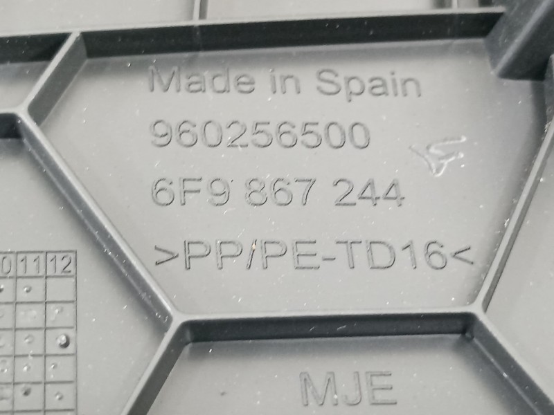 Recambio de moldura para seat arona xperience referencia OEM IAM 6F9867244  