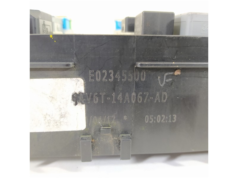 Recambio de caja reles / fusibles para ford kuga (cbs) st-line 2wd referencia OEM IAM AV6T14A067AD  