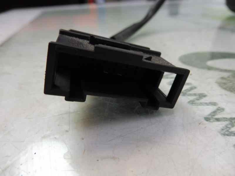 Recambio de retrovisor derecho para volkswagen bora berlina (1j2) trendline referencia OEM IAM 1J1857508D  