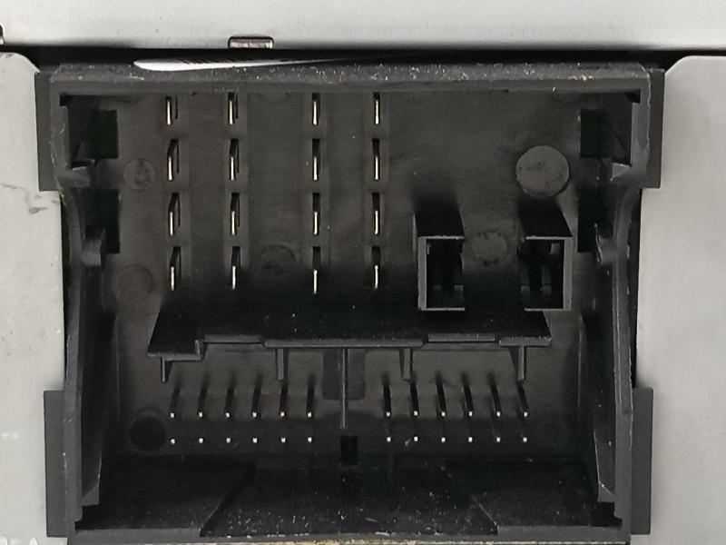 Recambio de sistema audio / radio cd para ford focus berlina (cap) ambiente (d) referencia OEM IAM VP6M2F18C821AG  