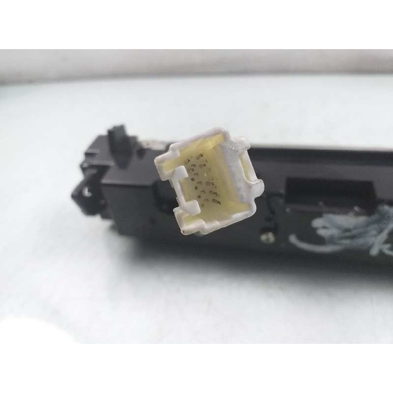 Recambio de pantalla multifuncion para mazda 3 berlina (bk) 1.6 crdt active referencia OEM IAM   