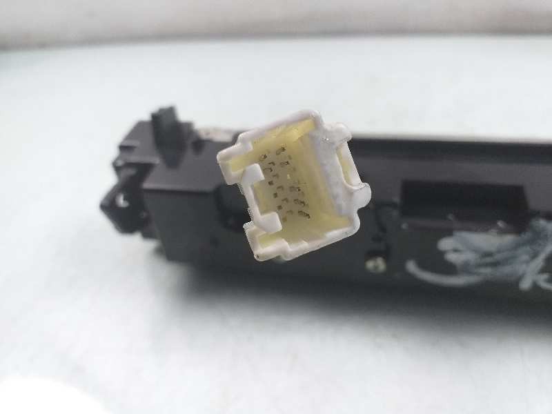 Recambio de pantalla multifuncion para mazda 3 berlina (bk) 1.6 crdt active referencia OEM IAM   