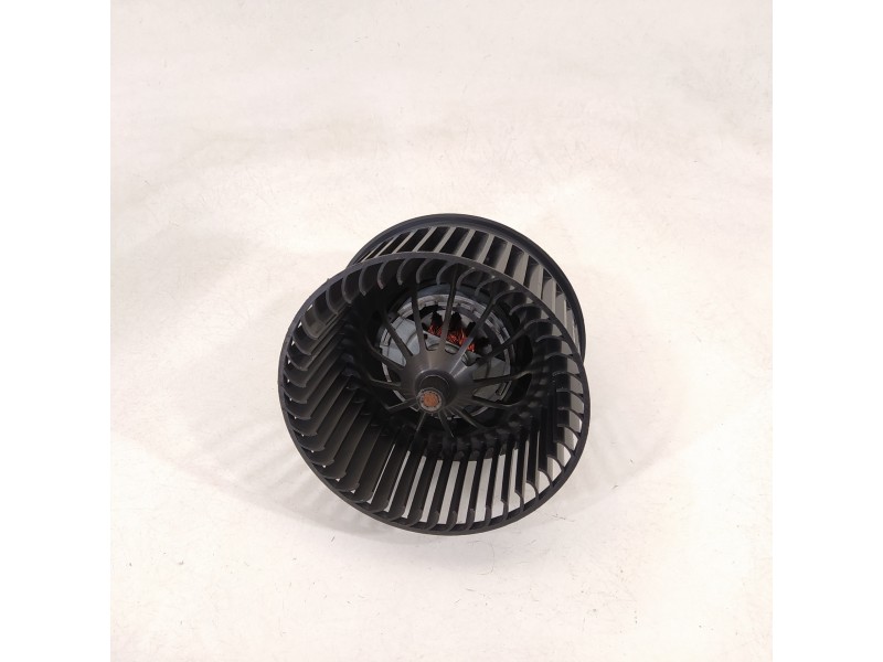 Recambio de ventilador calefaccion para ford kuga (cbs) st-line 2wd referencia OEM IAM AV6N18456AA  
