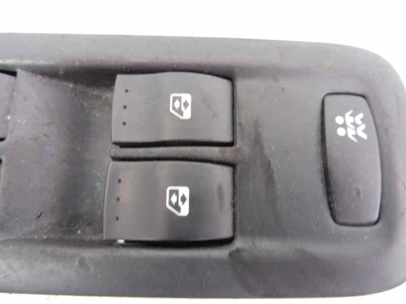 Recambio de mando elevalunas delantero izquierdo para renault scenic ii confort dynamique referencia OEM IAM 156018070  