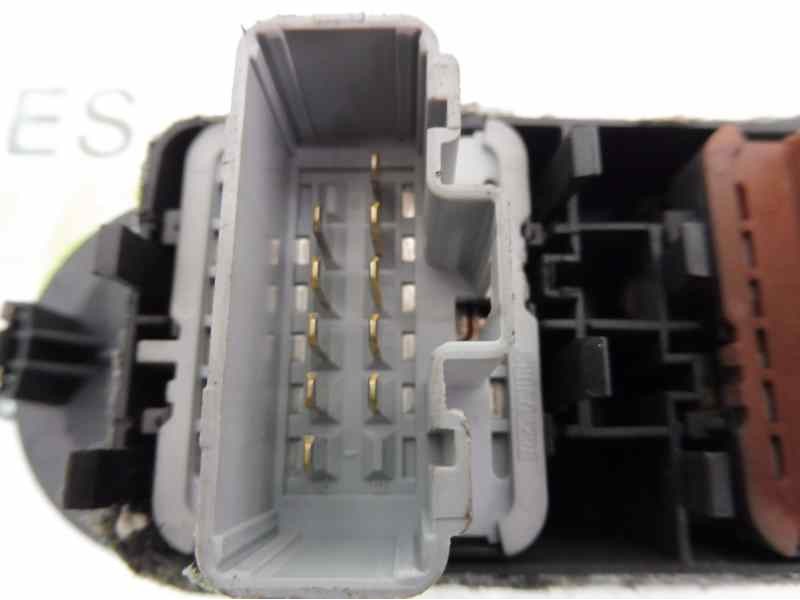 Recambio de mando elevalunas delantero izquierdo para renault scenic ii confort dynamique referencia OEM IAM 156018070  