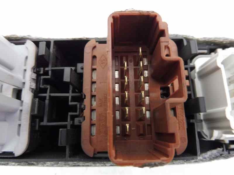 Recambio de mando elevalunas delantero izquierdo para renault scenic ii confort dynamique referencia OEM IAM 156018070  