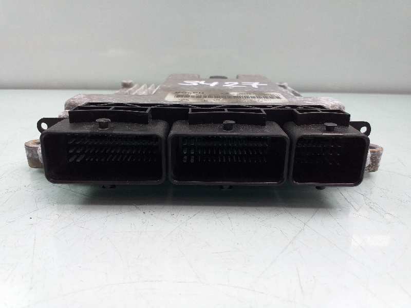 Recambio de centralita motor uce para renault captur zen referencia OEM IAM 237104376R 0281030899 