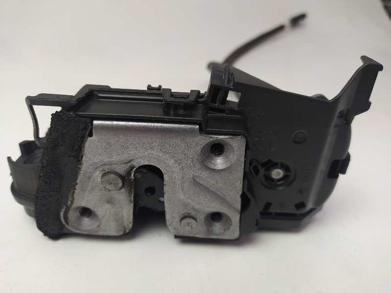 Recambio de cerradura puerta delantera derecha para renault captur zen referencia OEM IAM 805022764R  