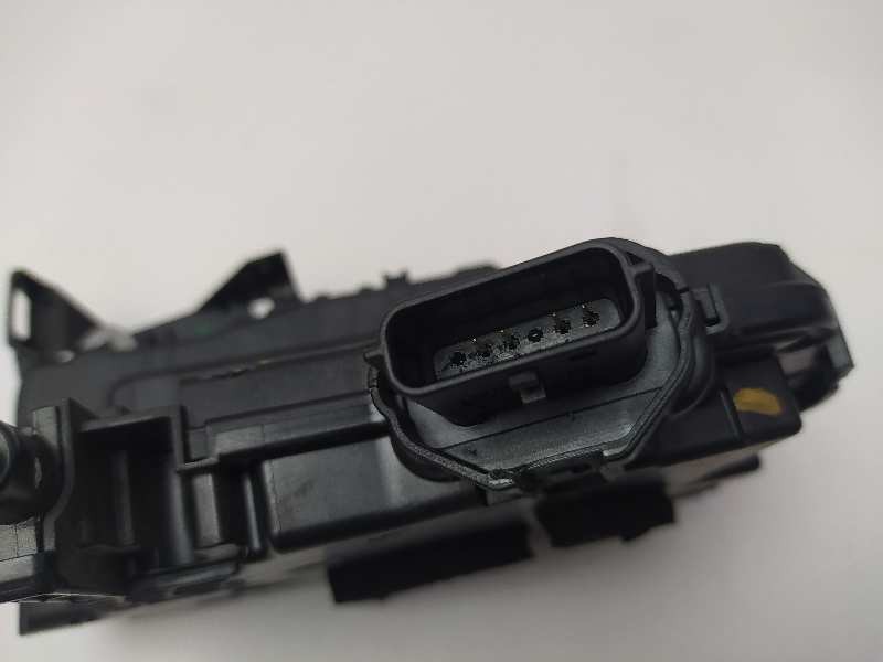 Recambio de cerradura puerta delantera derecha para renault captur zen referencia OEM IAM 805022764R  