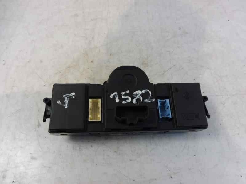 Recambio de mando climatizador para renault megane ii familiar authentique confort referencia OEM IAM 8200413906  