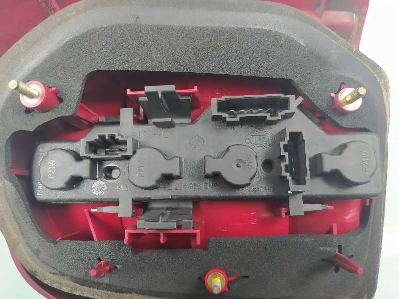 Recambio de piloto trasero izquierdo para volkswagen polo berlina (6n2) trendline referencia OEM IAM 6N0945095H  