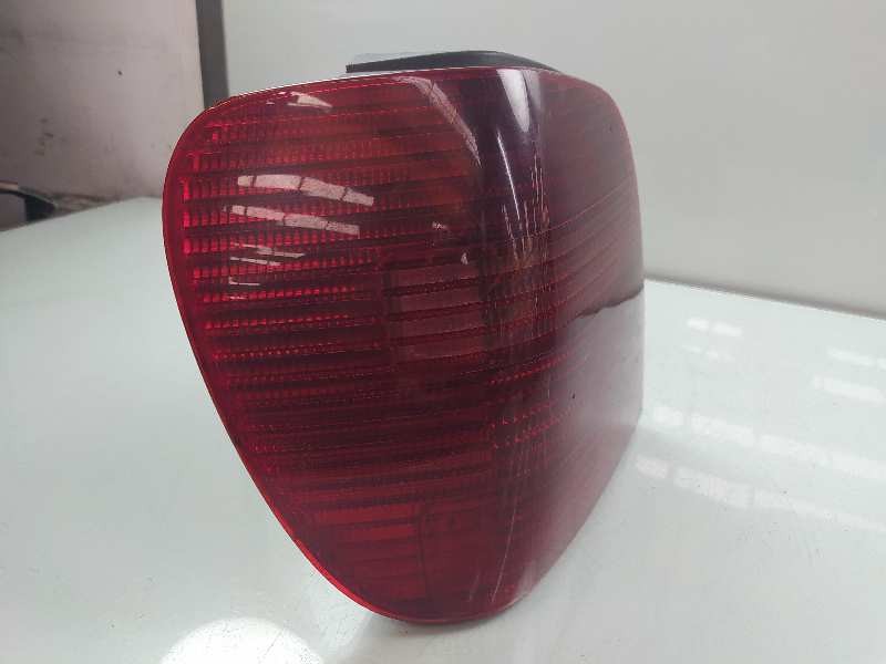 Recambio de piloto trasero izquierdo para volkswagen polo berlina (6n2) trendline referencia OEM IAM 6N0945095H  