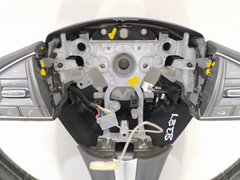 Recambio de volante para infiniti q50 q50 referencia OEM IAM 484306HH7B  