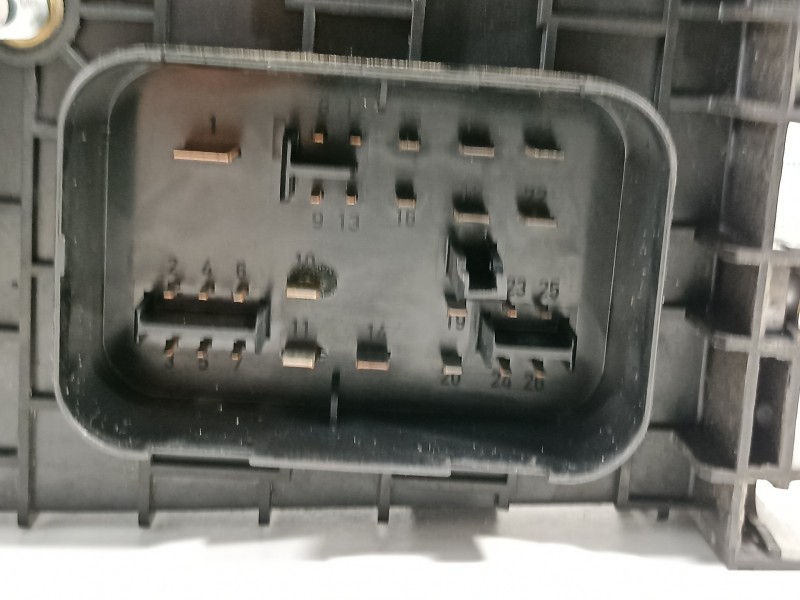 Recambio de caja reles / fusibles para volkswagen golf v berlina (1k1) trendline referencia OEM IAM 1K0937124P  