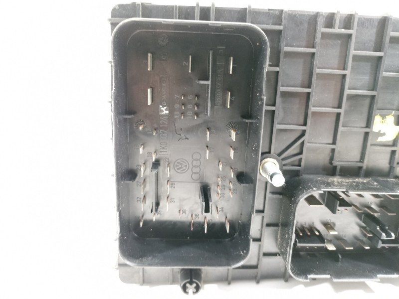 Recambio de caja reles / fusibles para volkswagen golf v berlina (1k1) trendline referencia OEM IAM 1K0937124P  