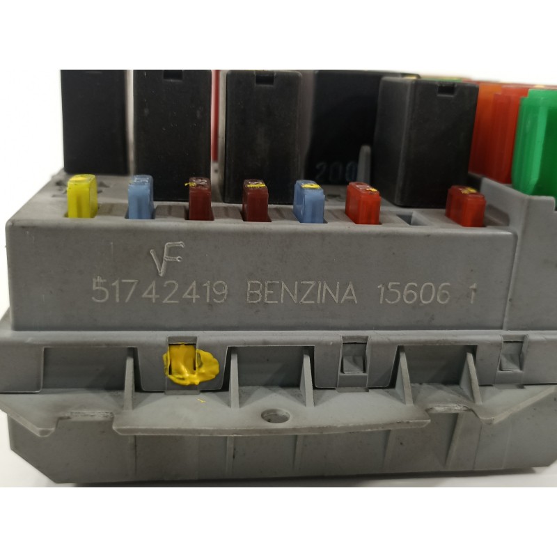 Recambio de caja reles / fusibles para alfa romeo 147 (190) 1.6 ts 105 progression referencia OEM IAM 51742419  