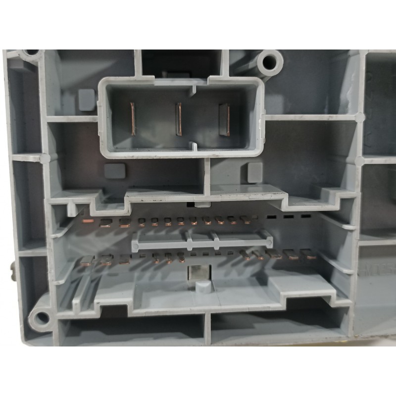 Recambio de caja reles / fusibles para alfa romeo 147 (190) 1.6 ts 105 progression referencia OEM IAM 51742419  