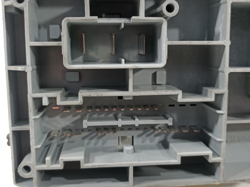 Recambio de caja reles / fusibles para alfa romeo 147 (190) 1.6 ts 105 progression referencia OEM IAM 51742419  