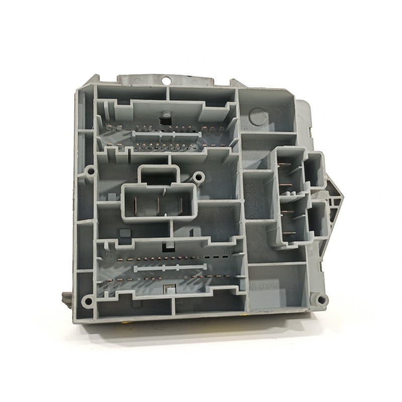 Recambio de caja reles / fusibles para alfa romeo 147 (190) 1.6 ts 105 progression referencia OEM IAM 51742419  