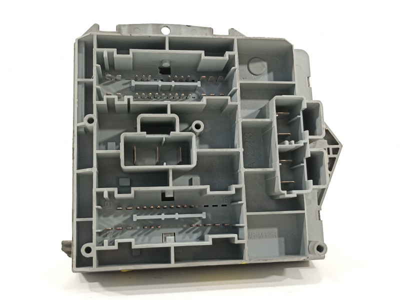Recambio de caja reles / fusibles para alfa romeo 147 (190) 1.6 ts 105 progression referencia OEM IAM 51742419  