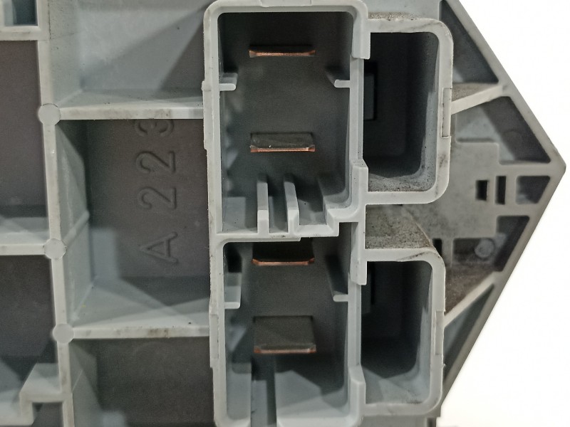 Recambio de caja reles / fusibles para alfa romeo 147 (190) 1.6 ts 105 progression referencia OEM IAM 51742419  