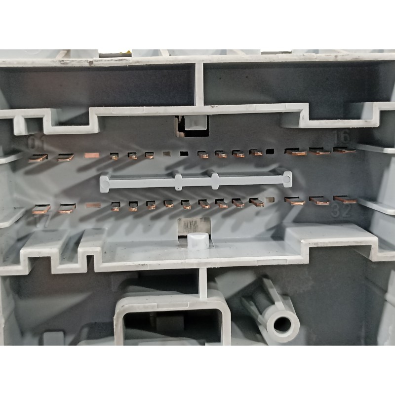 Recambio de caja reles / fusibles para alfa romeo 147 (190) 1.6 ts 105 progression referencia OEM IAM 51742419  