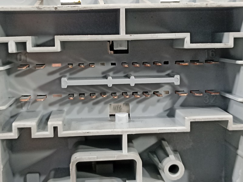 Recambio de caja reles / fusibles para alfa romeo 147 (190) 1.6 ts 105 progression referencia OEM IAM 51742419  