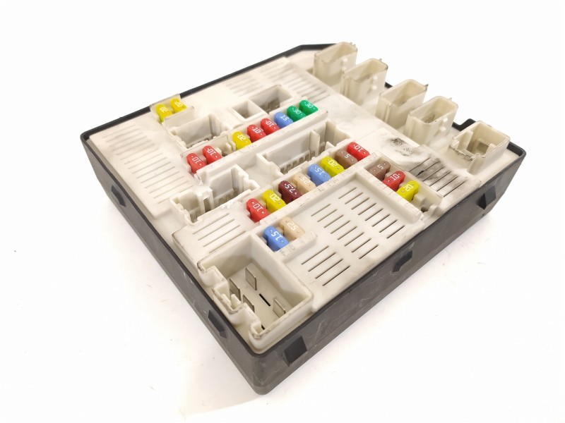 Recambio de caja reles / fusibles para renault megane iii berlina 5 p dynamique referencia OEM IAM 284B61871R 519339402 96390027