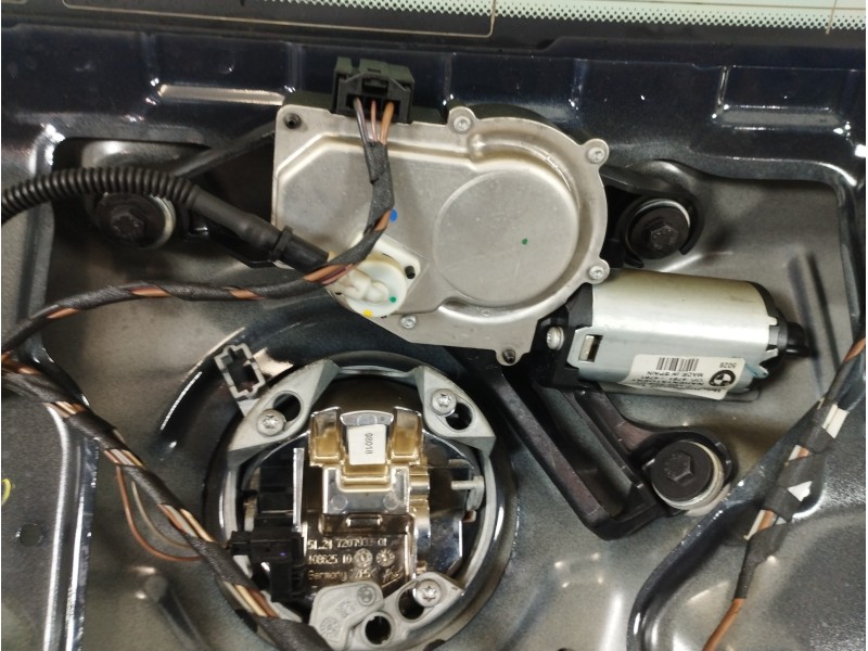 Recambio de porton trasero para bmw serie 1 berlina (e81/e87) 116i referencia OEM IAM   