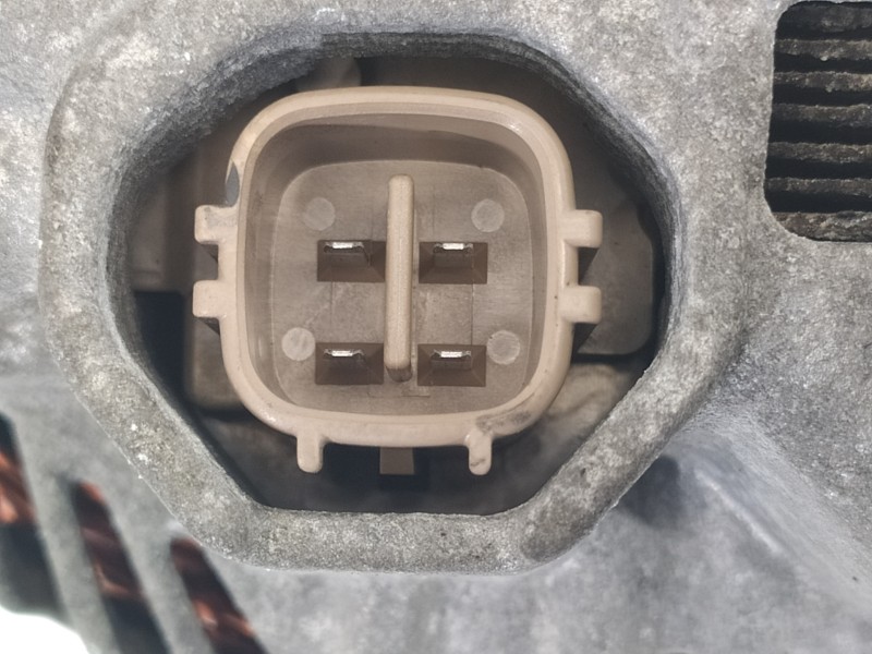 Recambio de alternador para suzuki splash a5b gls referencia OEM IAM 3140085L1185L0 A5TG2491ZE 