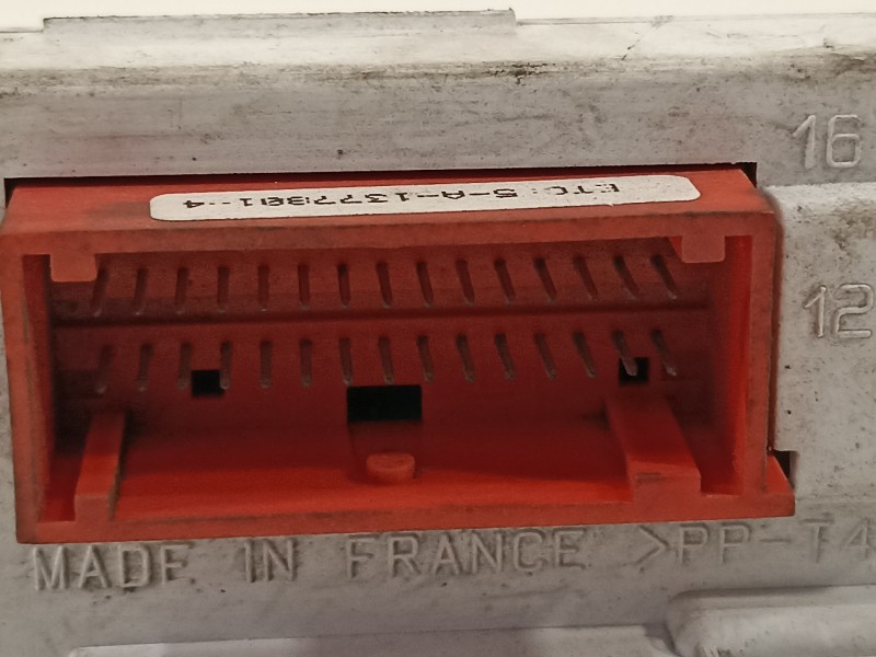 Recambio de pantalla multifuncion para renault megane ii berlina 5p authentique referencia OEM IAM 8200107839  