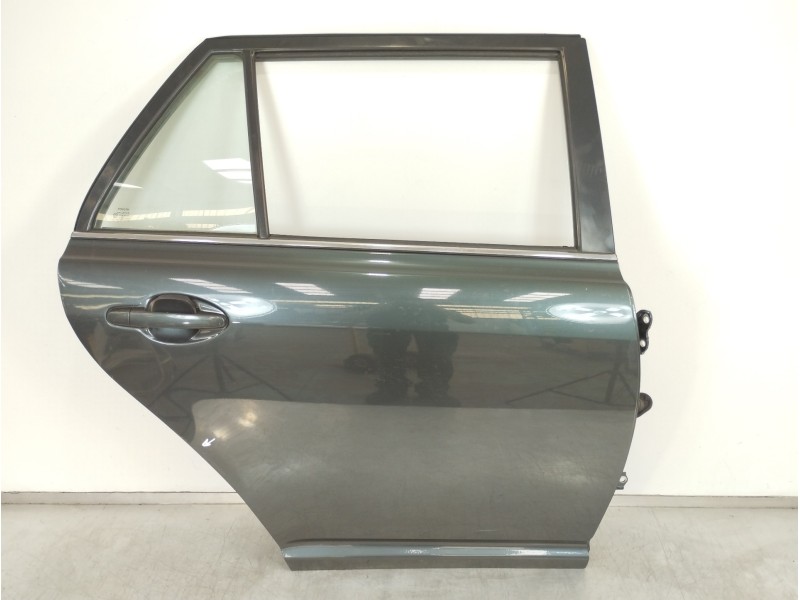 Recambio de puerta trasera derecha para toyota avensis wagon (t25) 2.2 d-4d executive referencia OEM IAM   