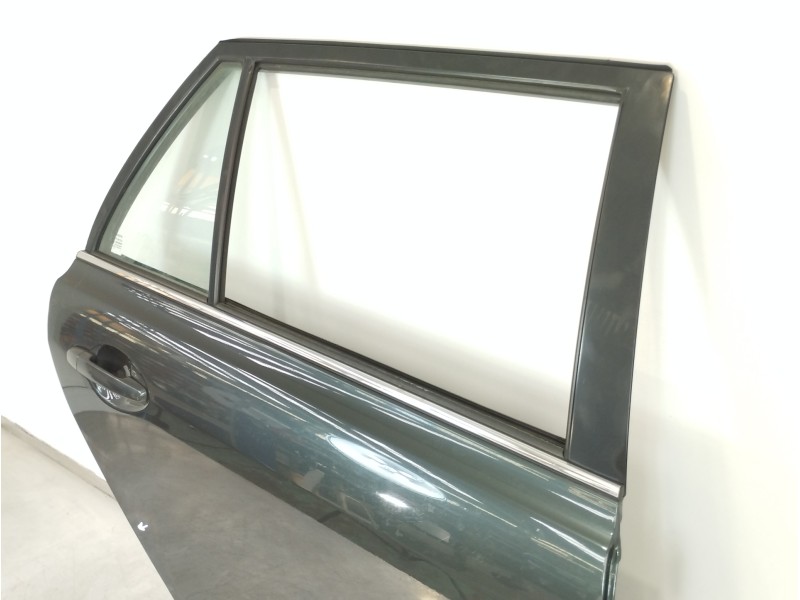 Recambio de puerta trasera derecha para toyota avensis wagon (t25) 2.2 d-4d executive referencia OEM IAM   