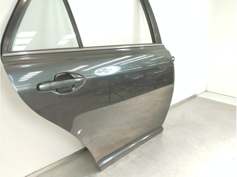 Recambio de puerta trasera derecha para toyota avensis wagon (t25) 2.2 d-4d executive referencia OEM IAM   