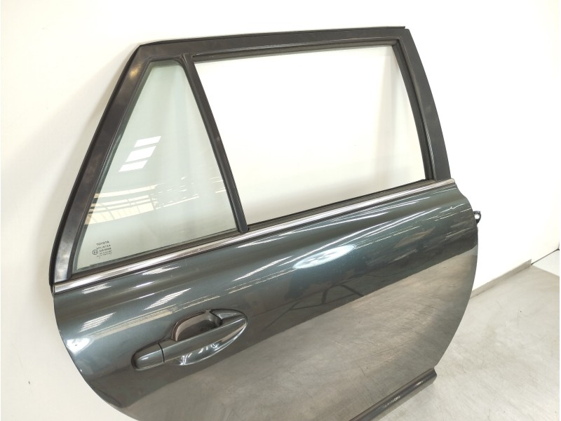 Recambio de puerta trasera derecha para toyota avensis wagon (t25) 2.2 d-4d executive referencia OEM IAM   