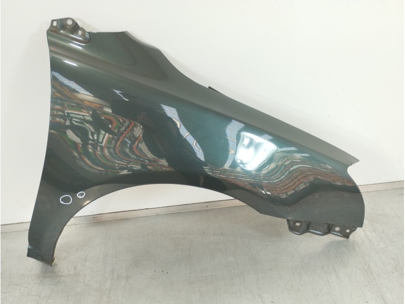 Recambio de aleta delantera derecha para toyota avensis wagon (t25) 2.2 d-4d executive referencia OEM IAM   