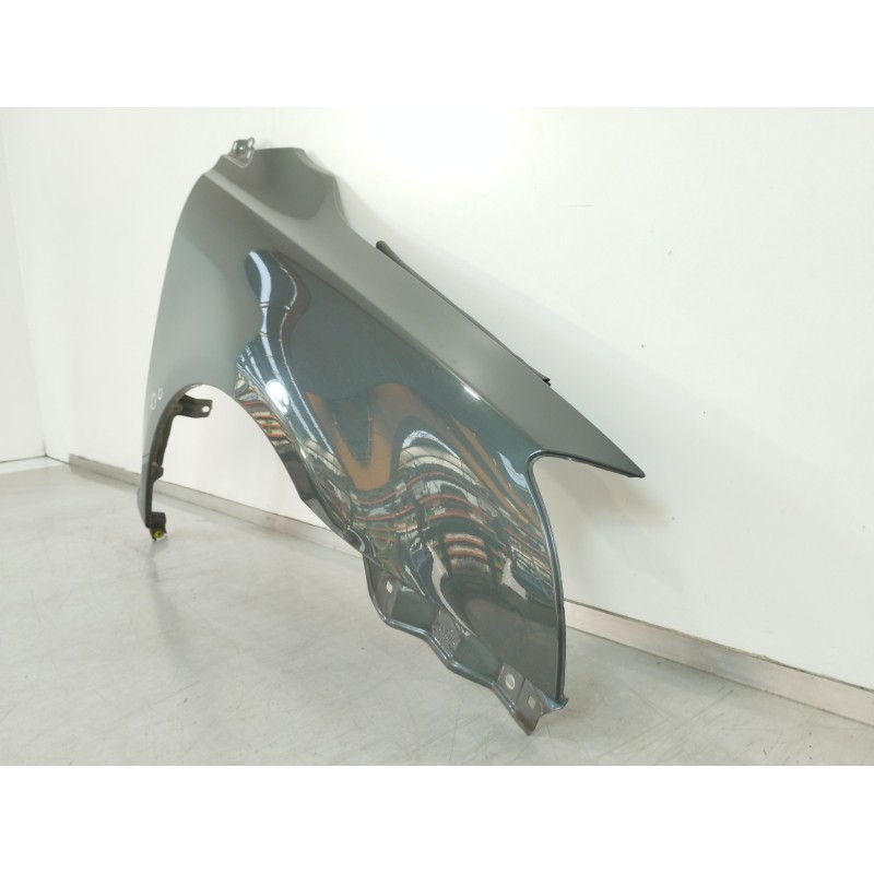 Recambio de aleta delantera derecha para toyota avensis wagon (t25) 2.2 d-4d executive referencia OEM IAM   