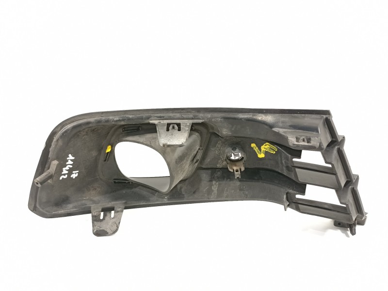 Recambio de rejilla paragolpes izquierda para renault captur limited referencia OEM IAM 261A35462R  