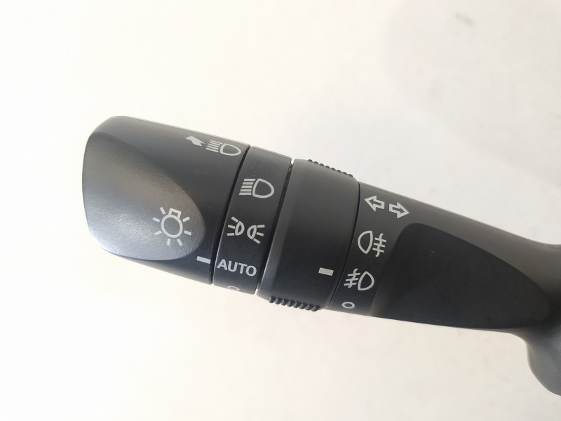 Recambio de mando luces para toyota auris hybrid active business plus referencia OEM IAM 0272017F852 L12 